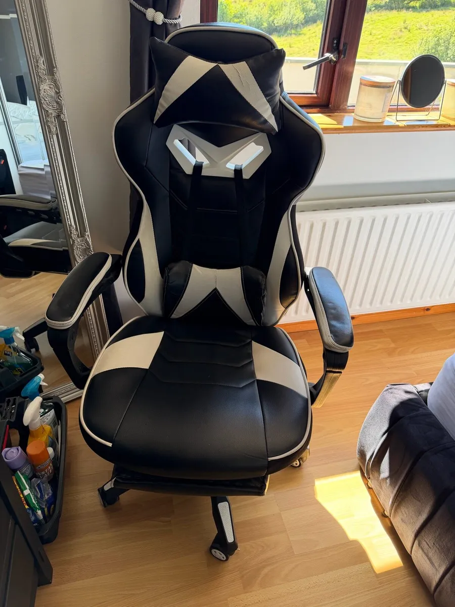 Gaming chair - Image 1