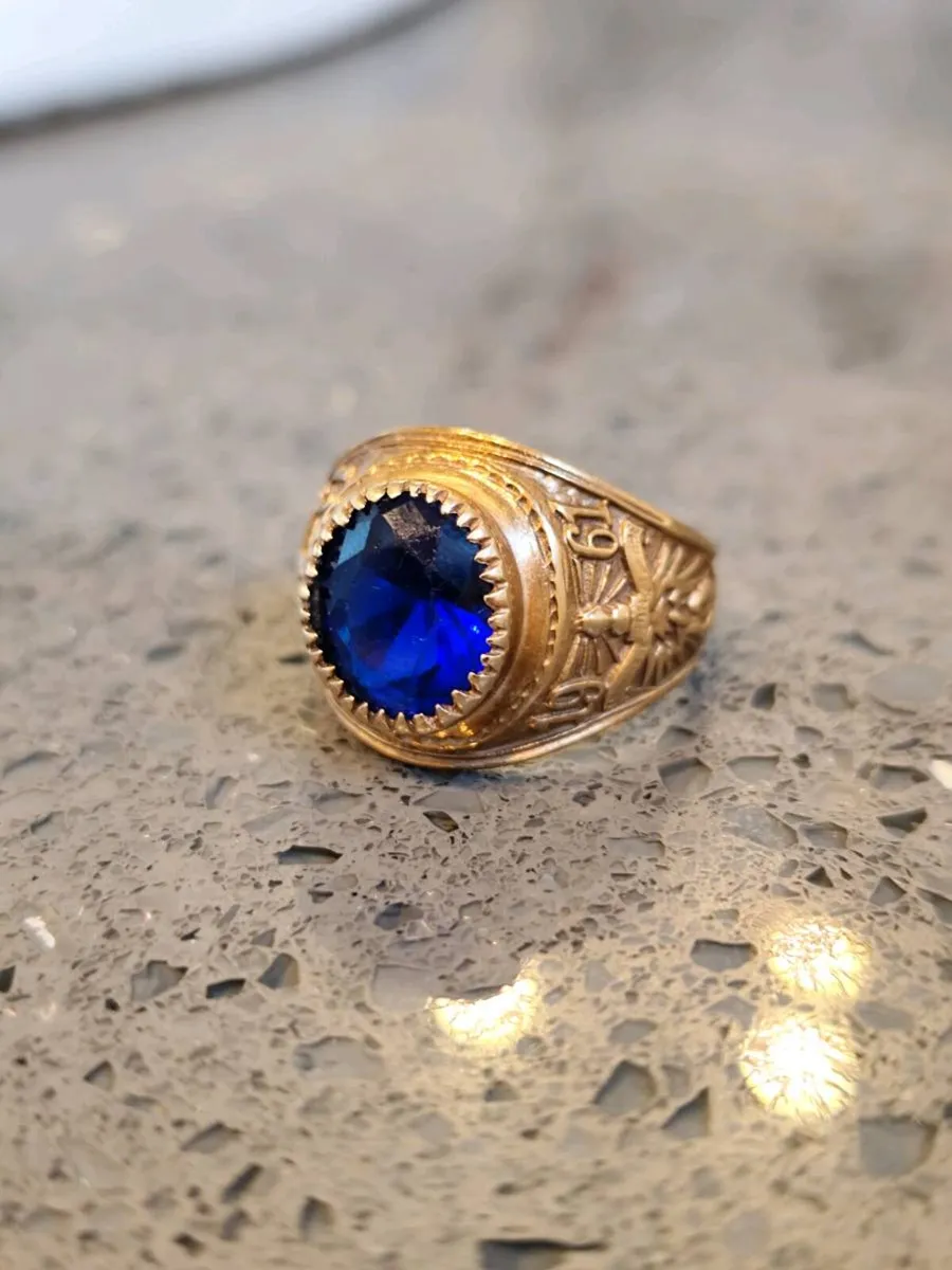 9ct Gold College Ring *Postage available* - Image 1