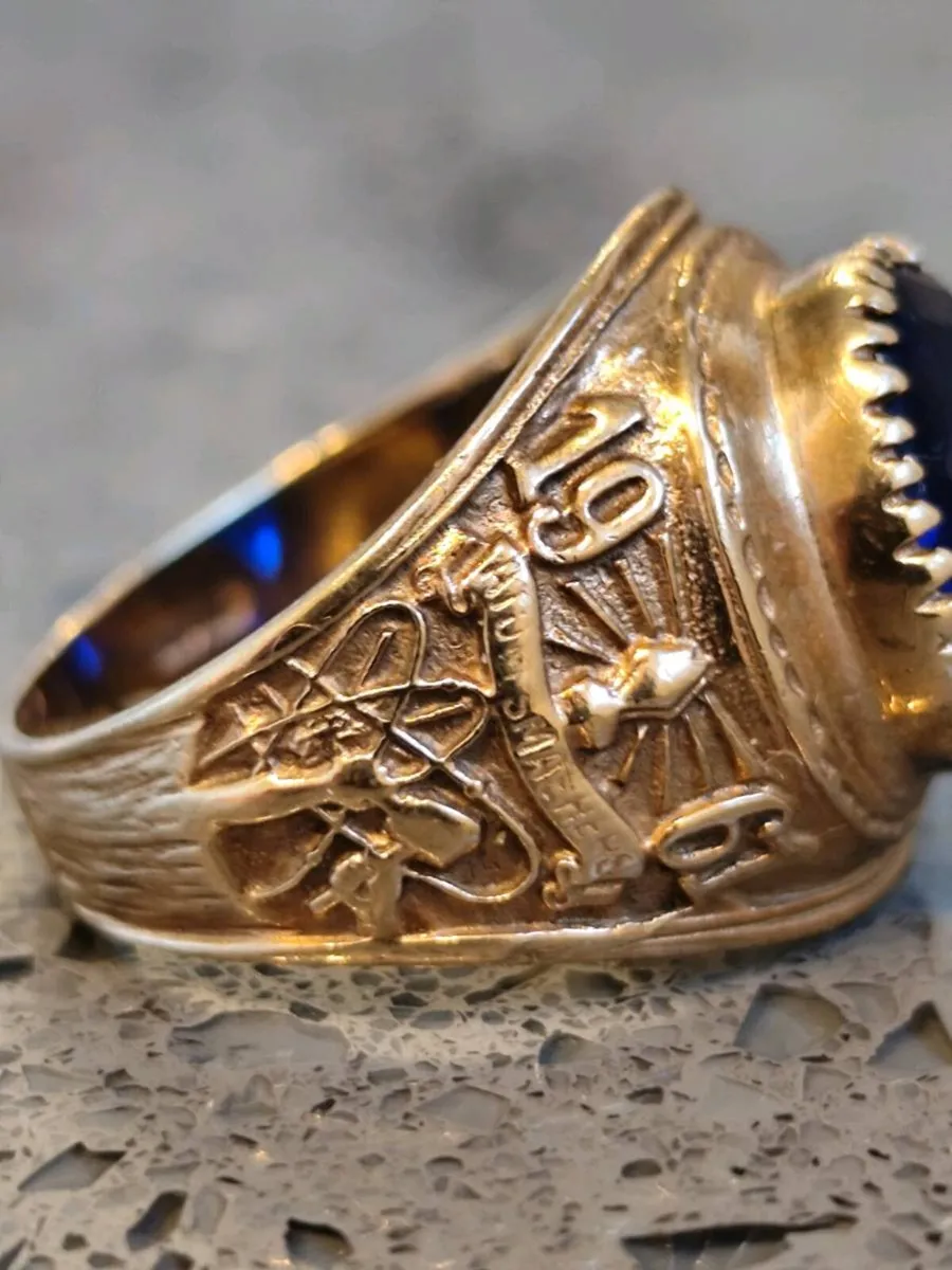 9ct Gold College Ring *Postage available* - Image 3