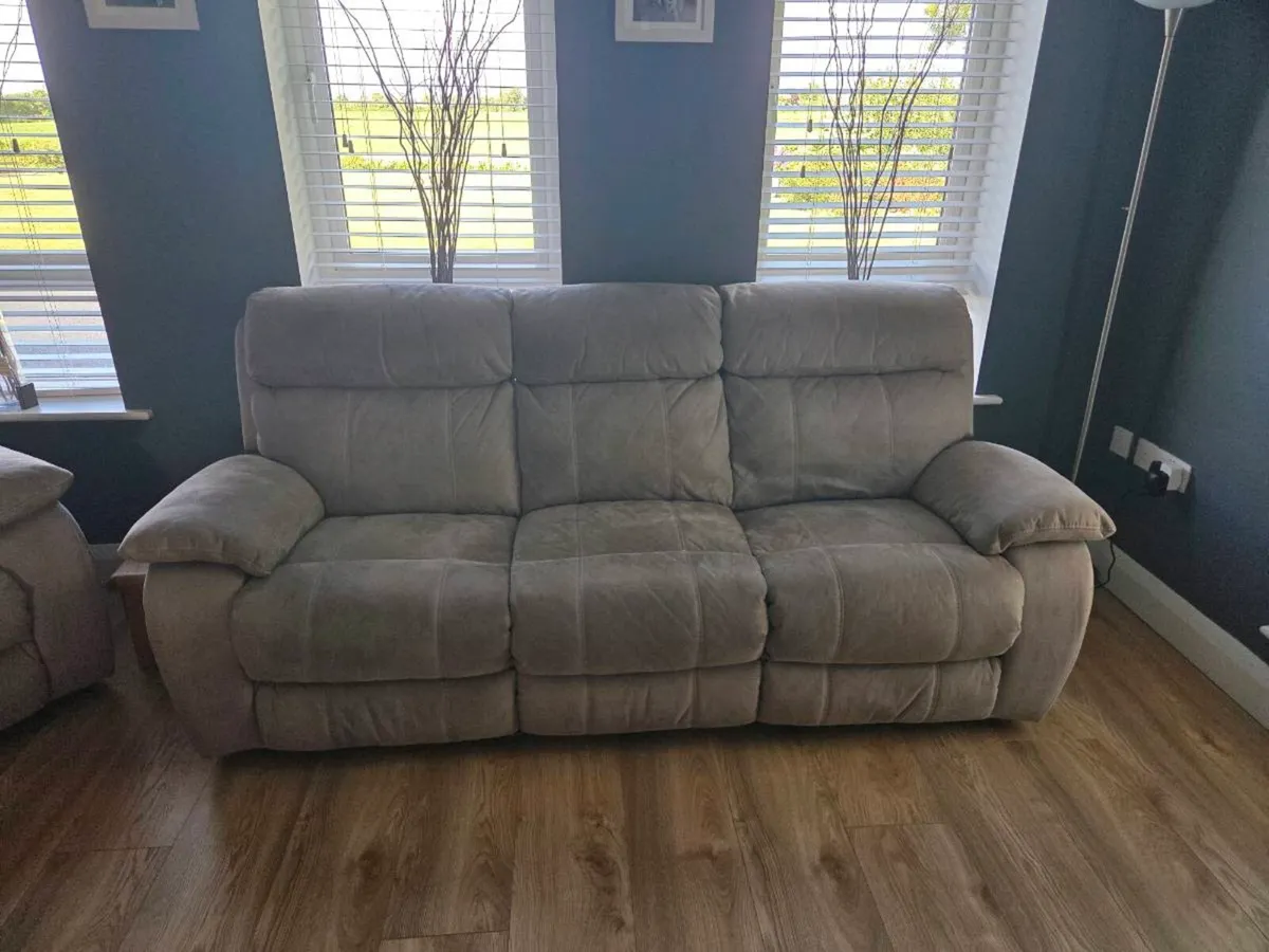 3 Seater Electric Recliner Sofa - Image 2