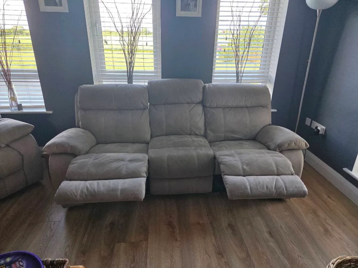 3 Seater Electric Recliner Sofa - Image 3
