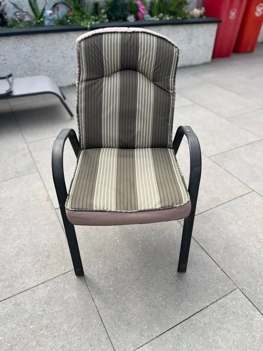 Garden chairs and cushions - Image 2