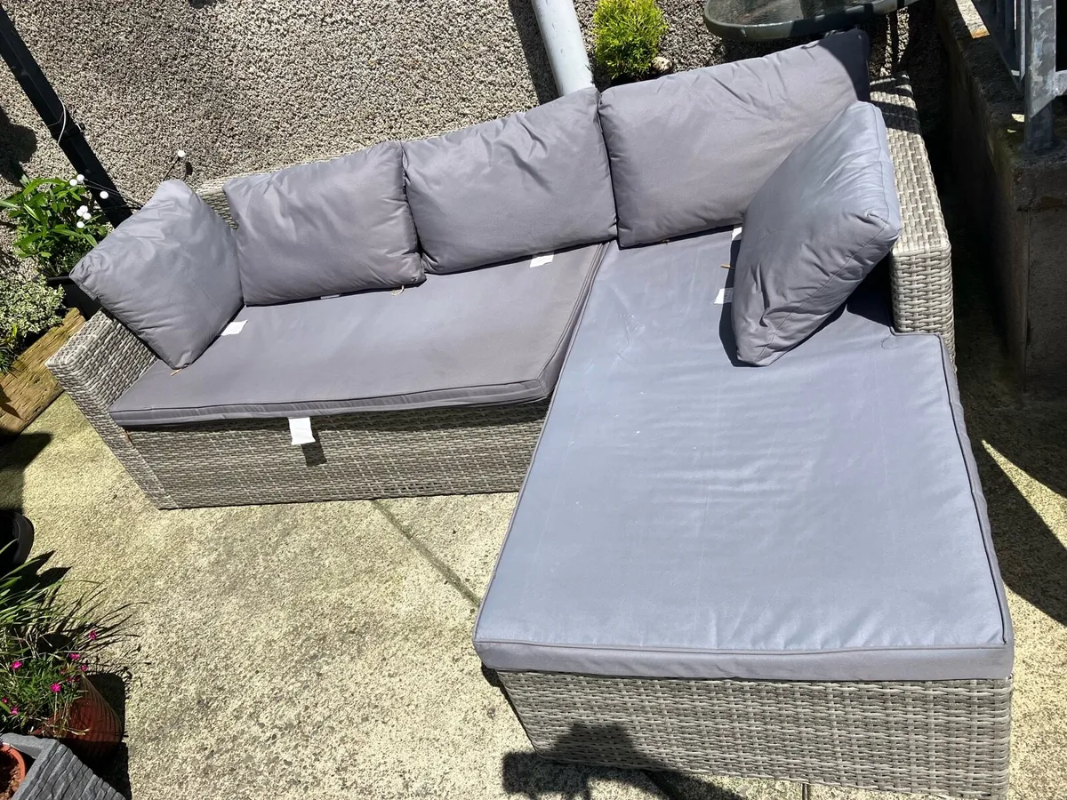 Corner sofa lounge - Image 1