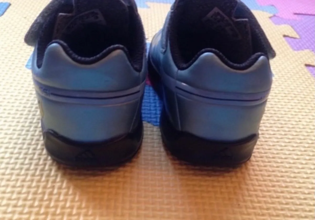 Adidas shoes 5uk - Image 4