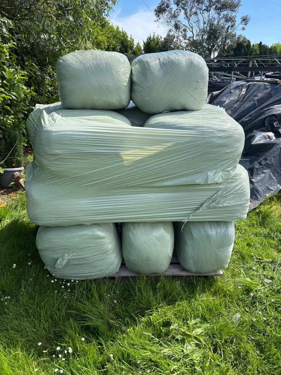Small square haylage
