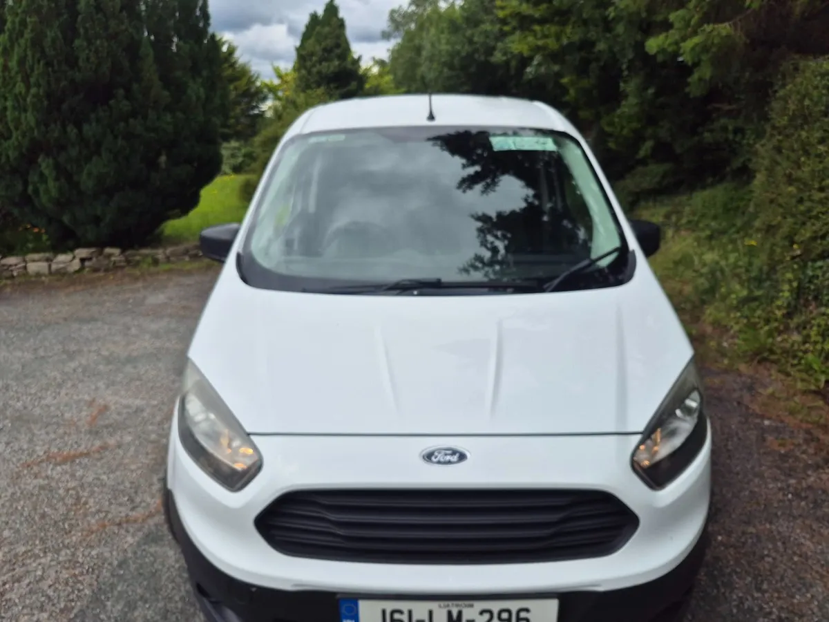 Ford Transit Courier 2016 - Image 2