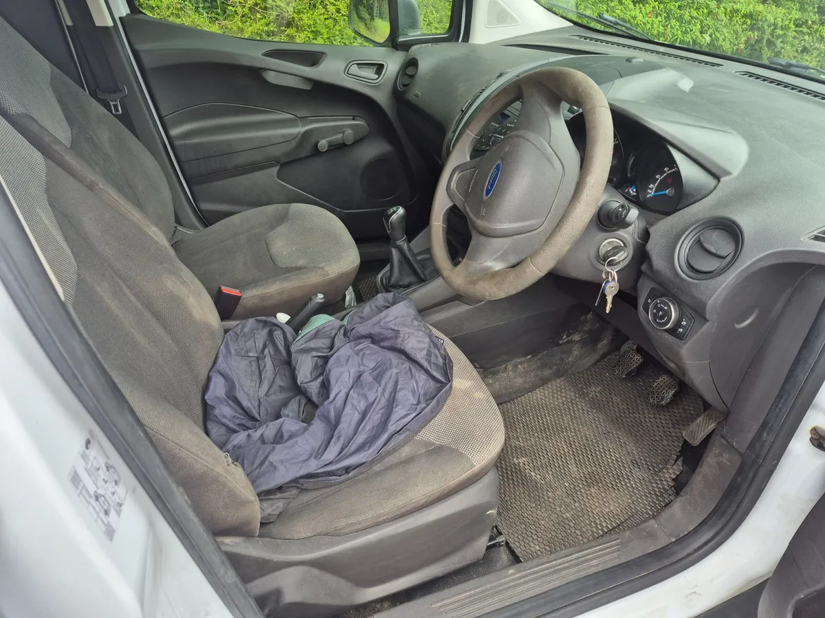 Ford Transit Courier 2016 - Image 4