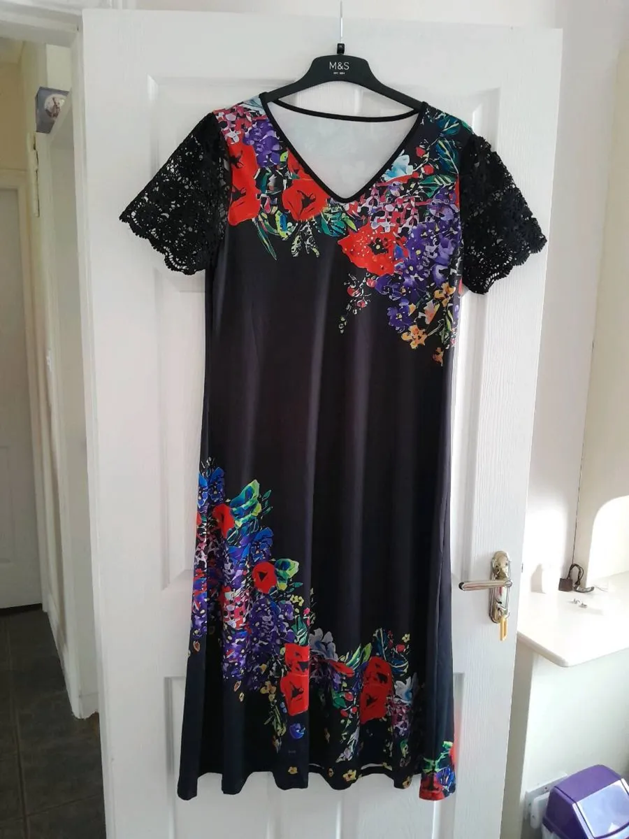Ladies dresses - Image 4