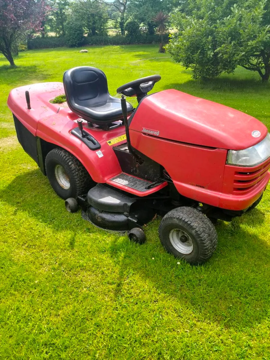Ride on lawnmower - Image 1