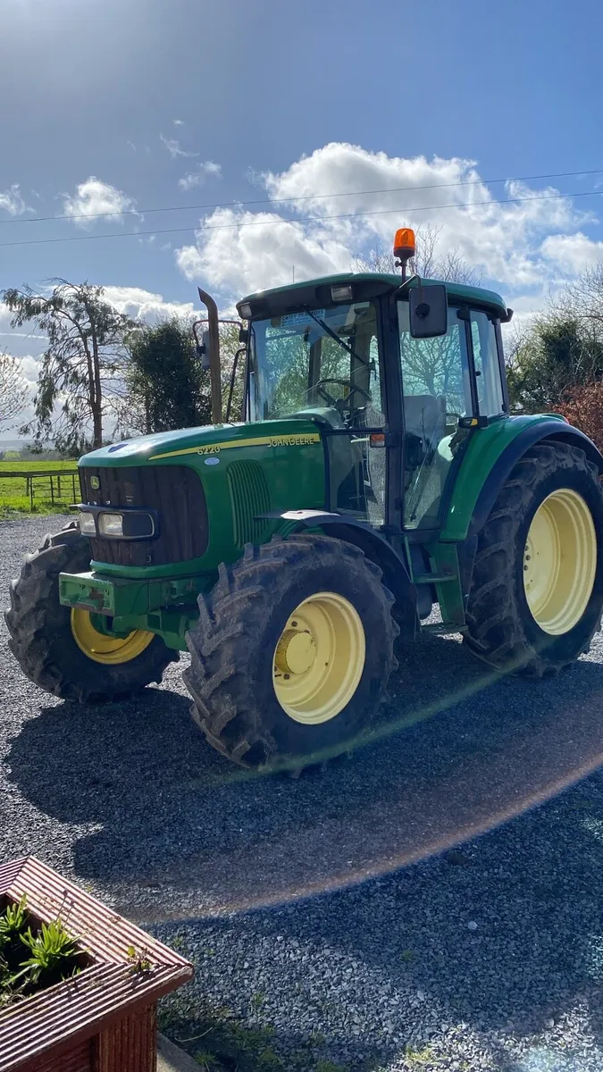 John Deere 6220 - Image 1