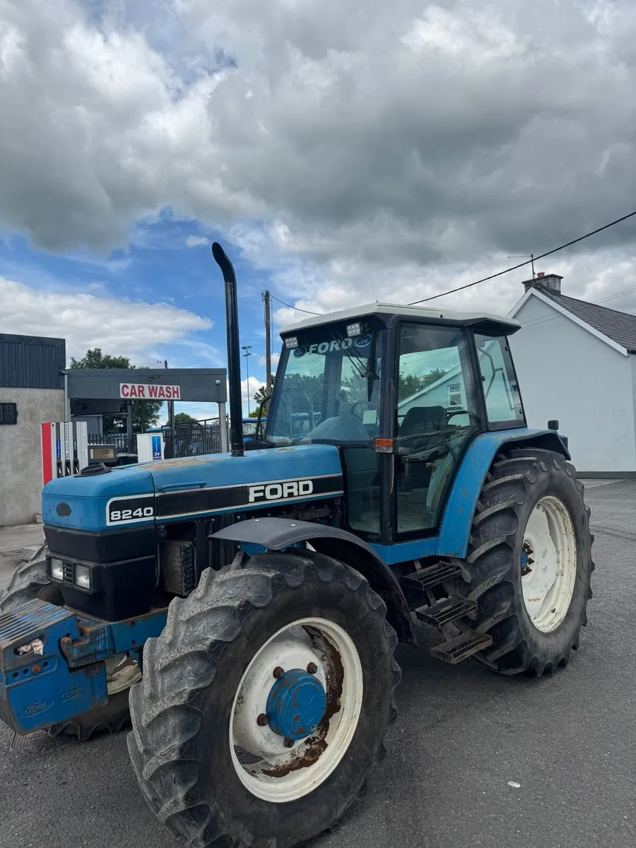 Newholland 8240 - Image 1
