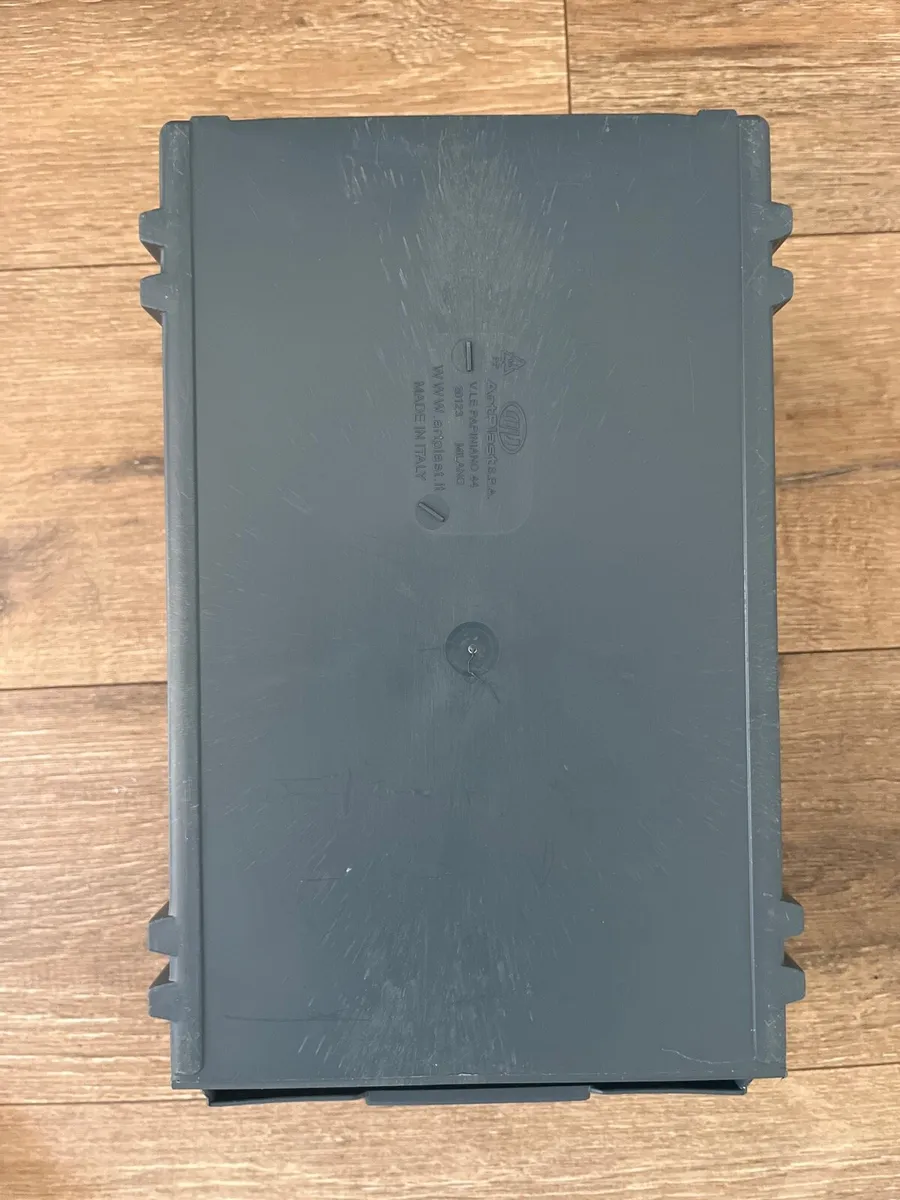 New hard plastic box - Image 3