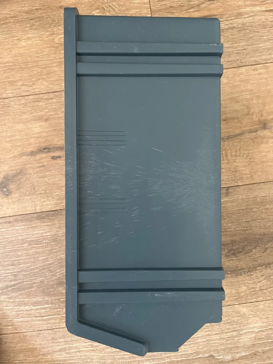 New hard plastic box - Image 4