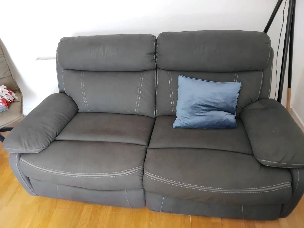 Sofa with two electric recliners - Image 2
