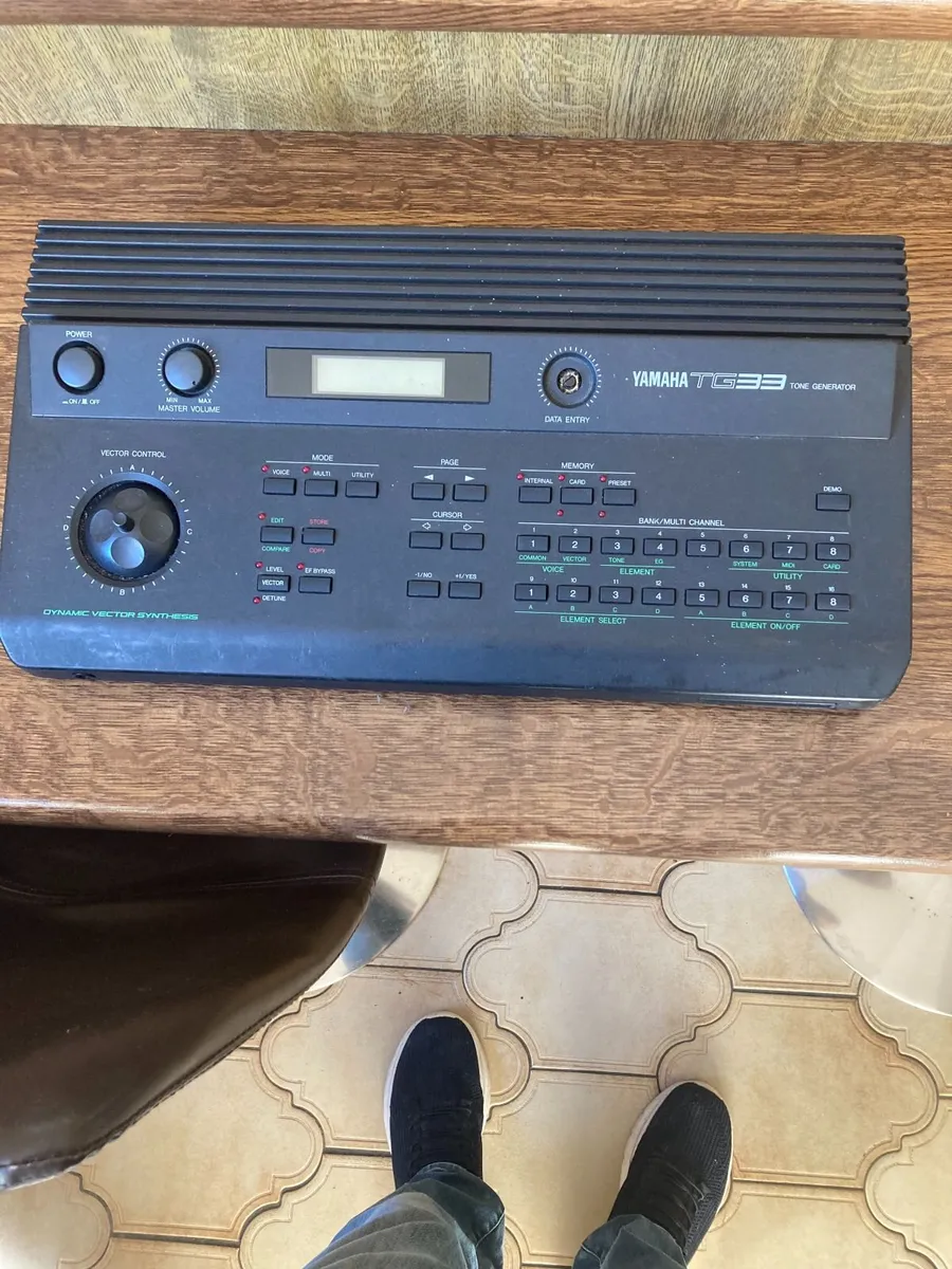 Yamaha TG 33 Tone generator - Image 1