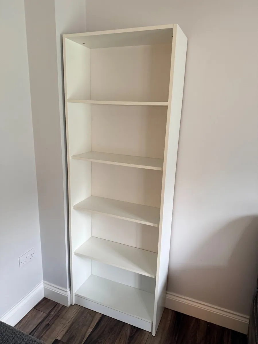 Moving houses selling cabinets - Image 4