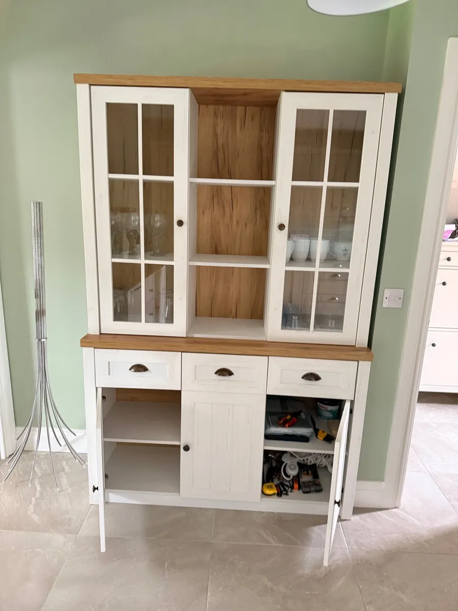 Moving houses selling cabinets - Image 1