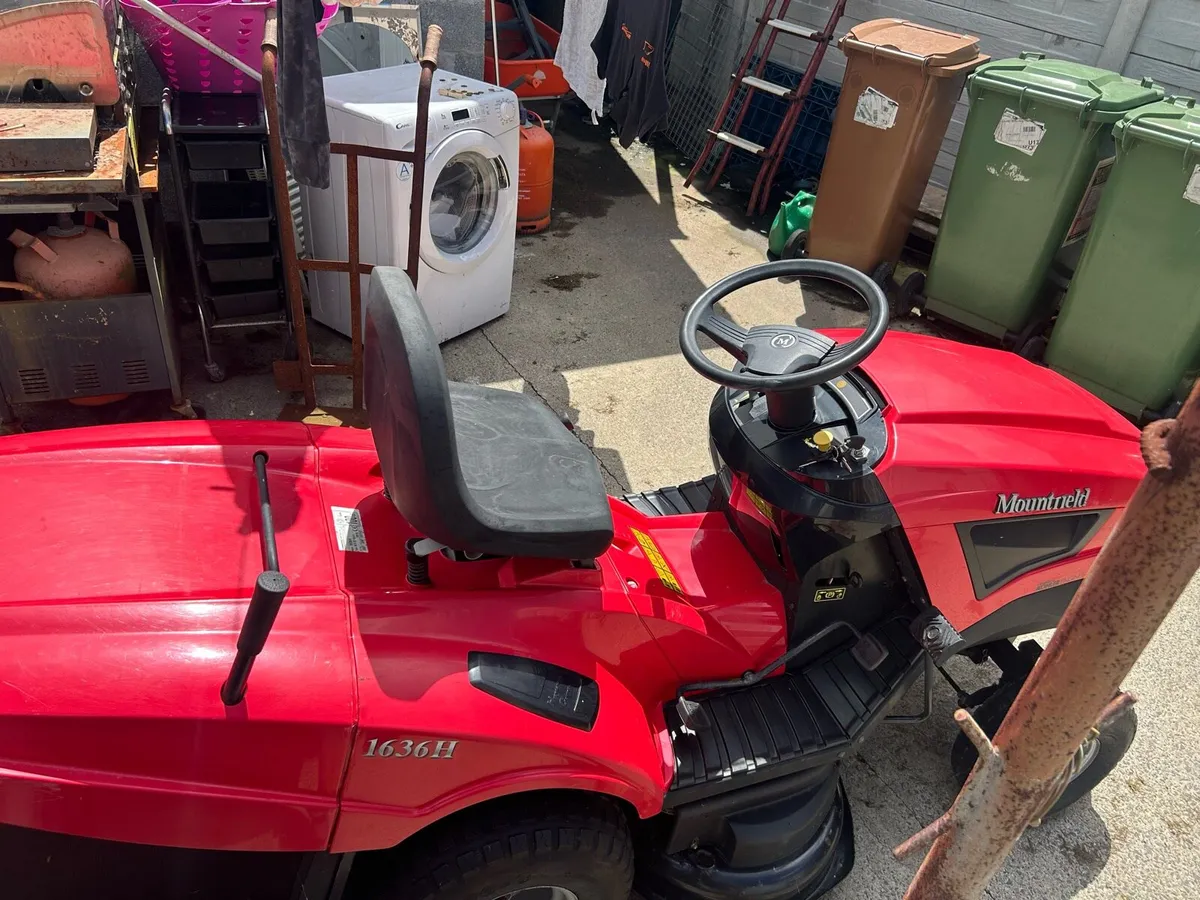 Ride on lawnmower - Image 4