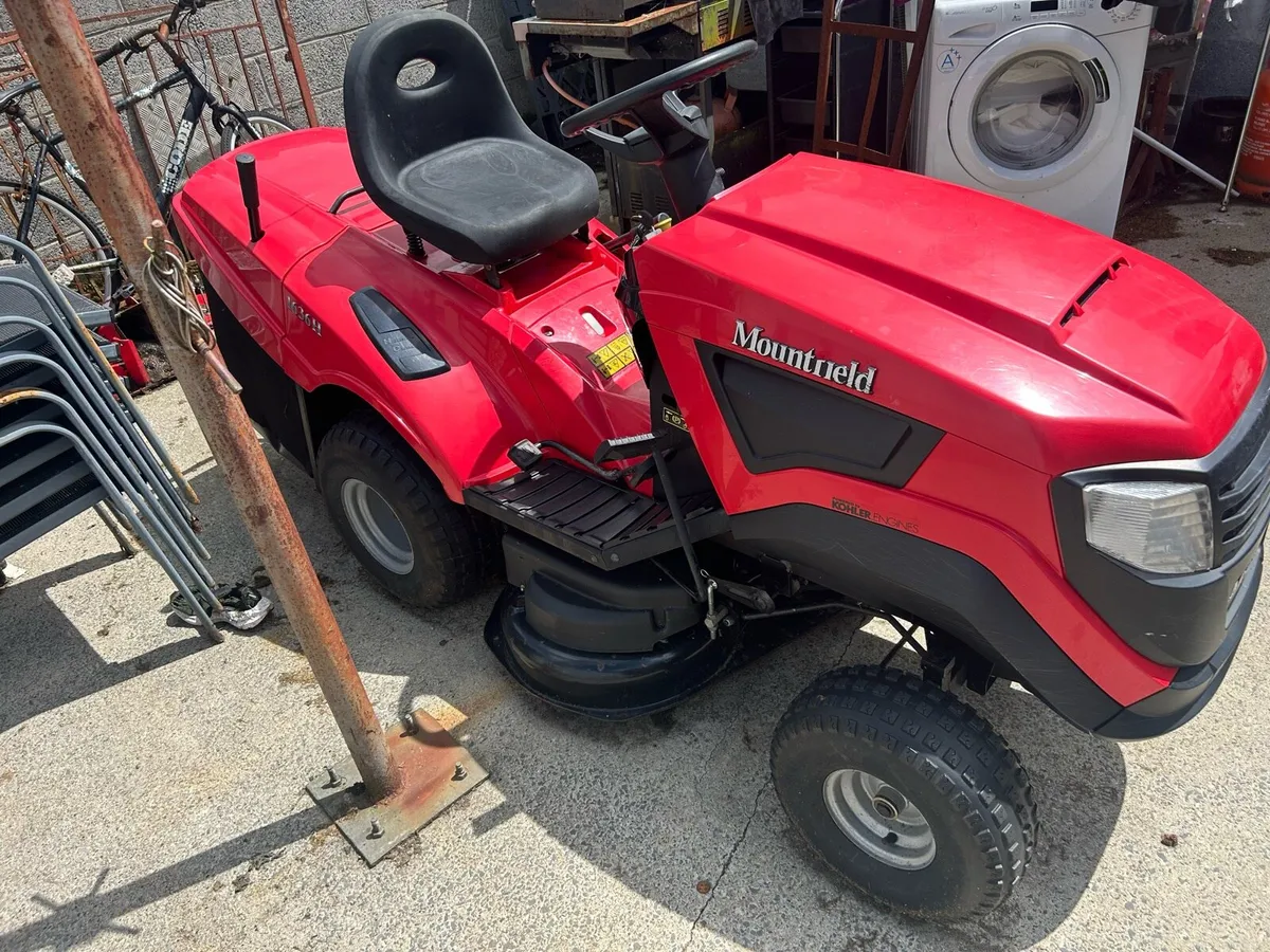 Ride on lawnmower - Image 1
