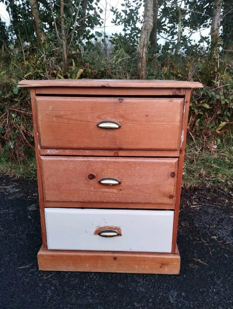 VINTAGE 3 DRAWER PITCH PINE UNIT, BRASS CUP HANDLE - Image 2