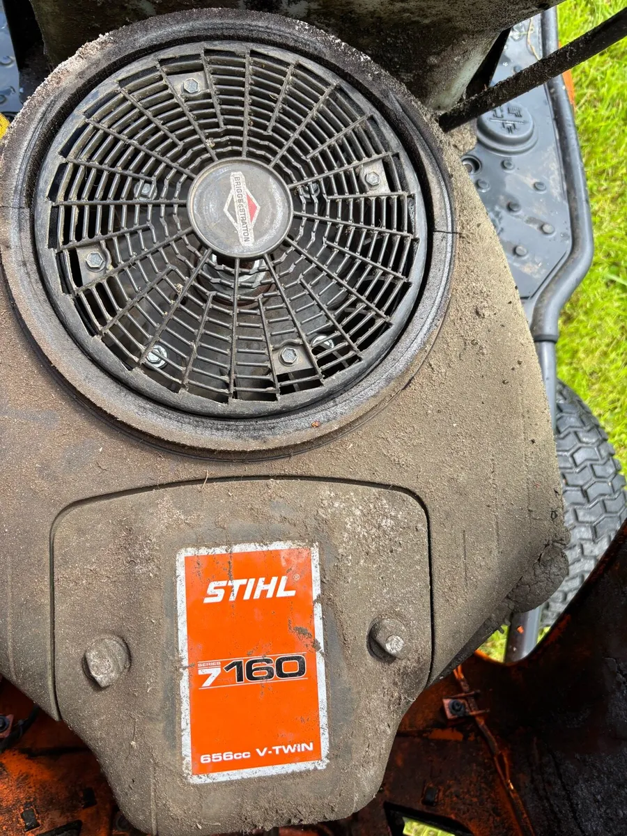 Ride on lawnmower - Image 1