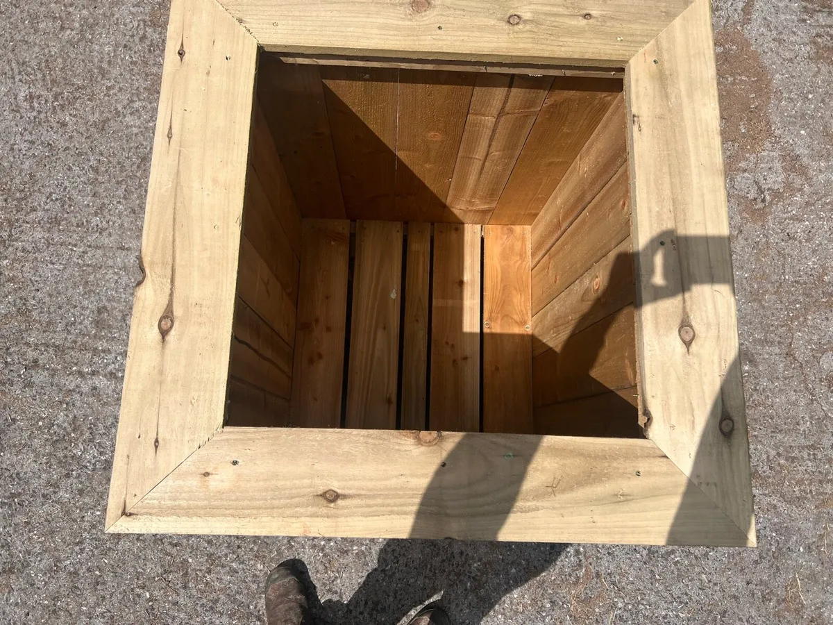 Large planter box - Image 2