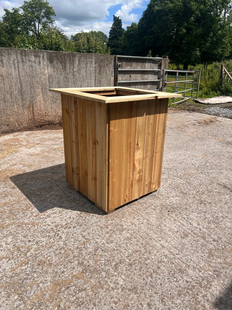 Large planter box - Image 3