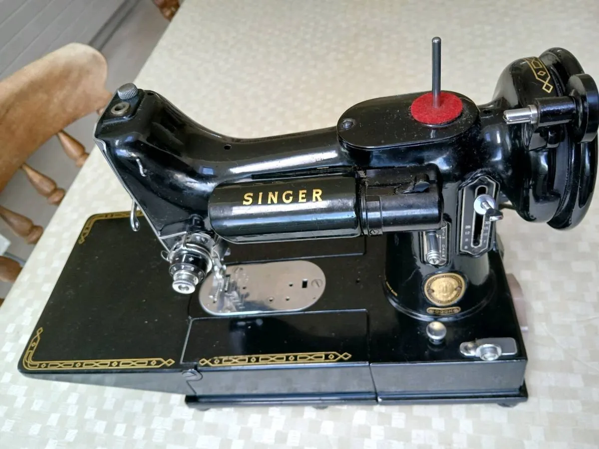 Singer featherweight - Image 2