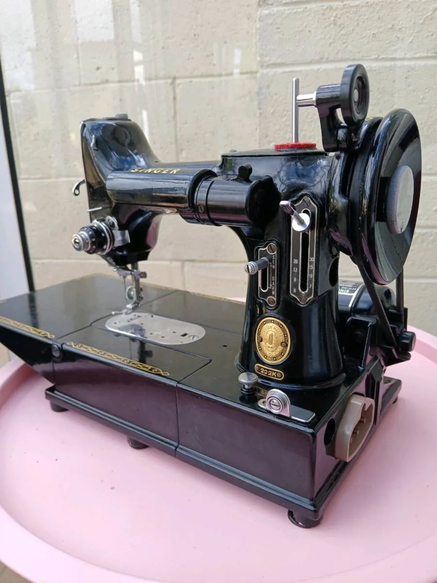 Singer featherweight - Image 3