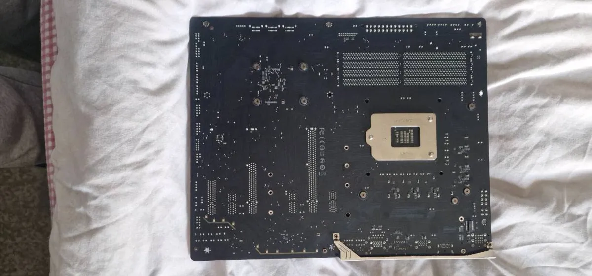 Gigabyte Z390 AORUS PRO with Cpu - Image 2
