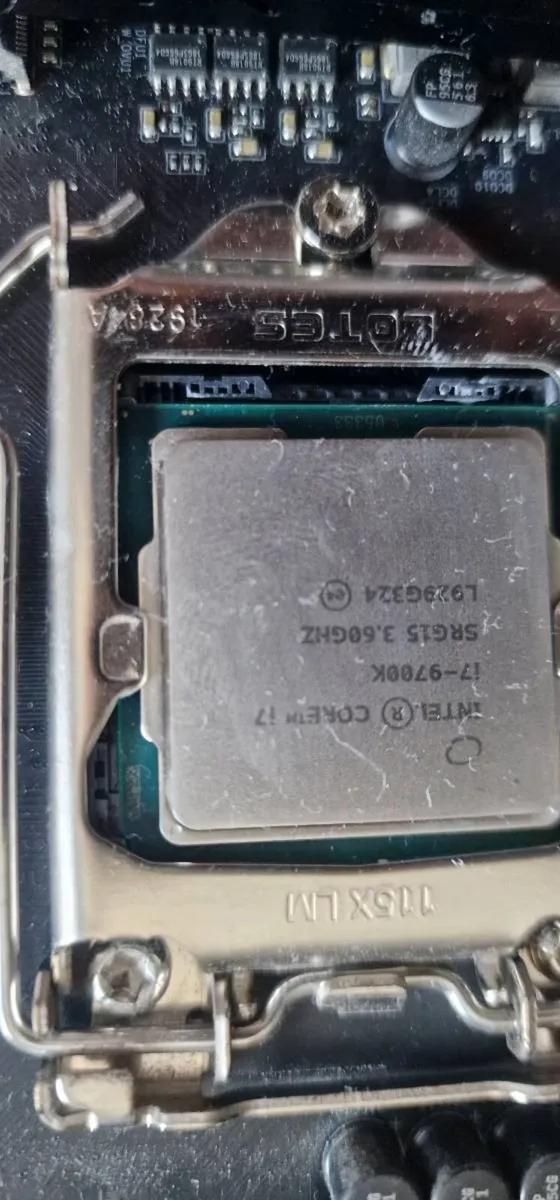 Gigabyte Z390 AORUS PRO with Cpu - Image 3