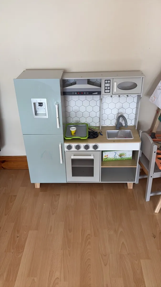 Play kitchen