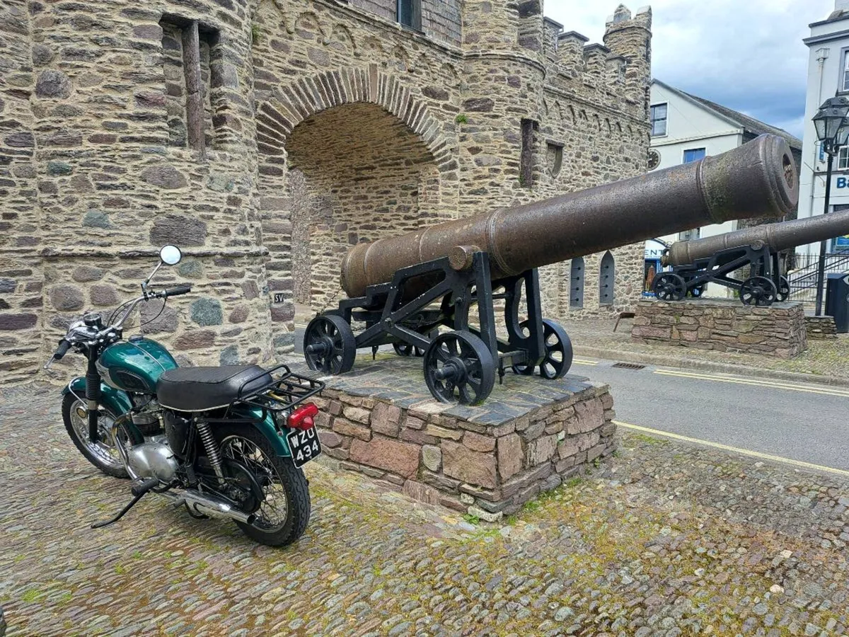 Motorcycle - Image 4
