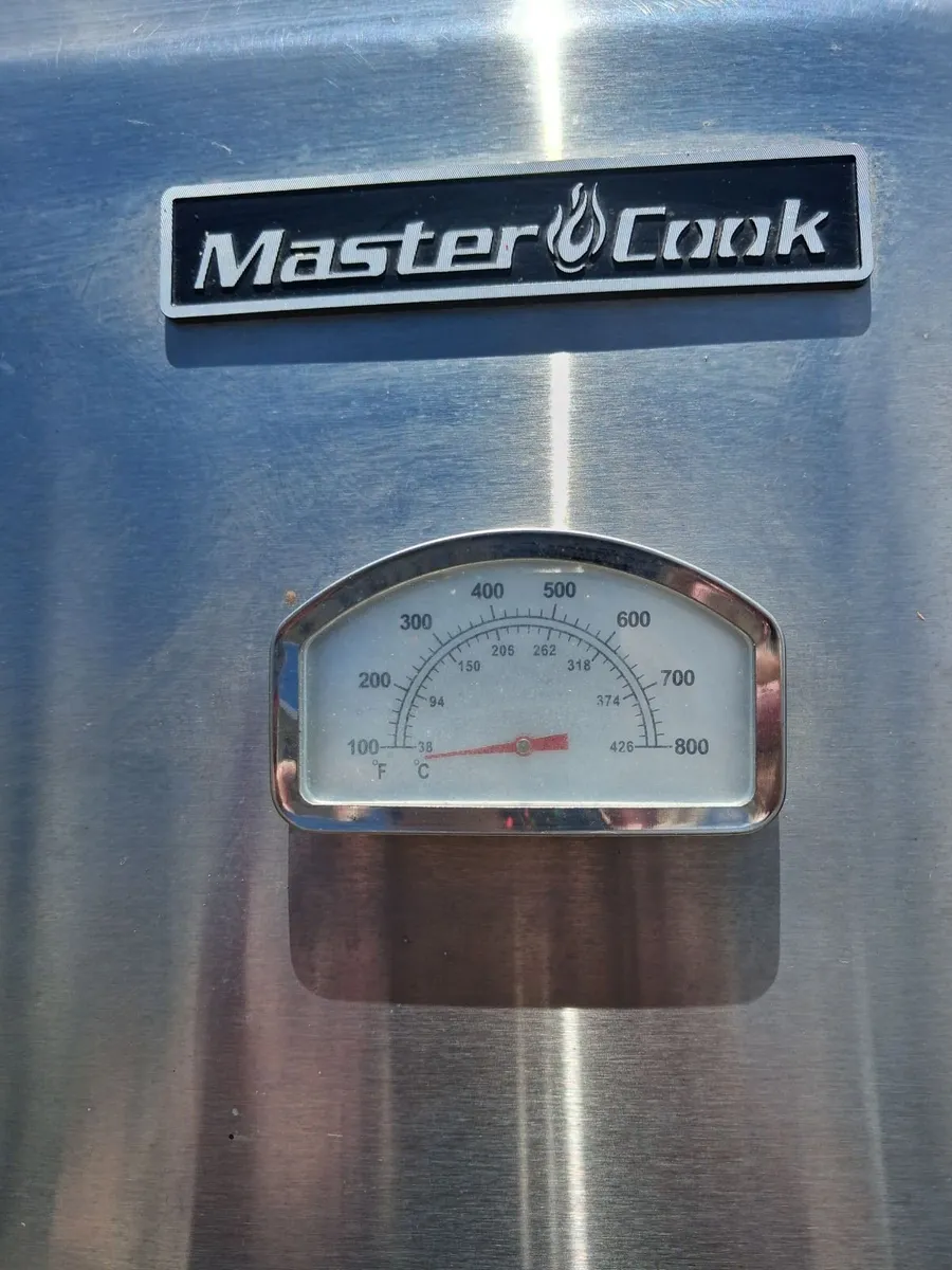 GAS BARBECUE - Image 1