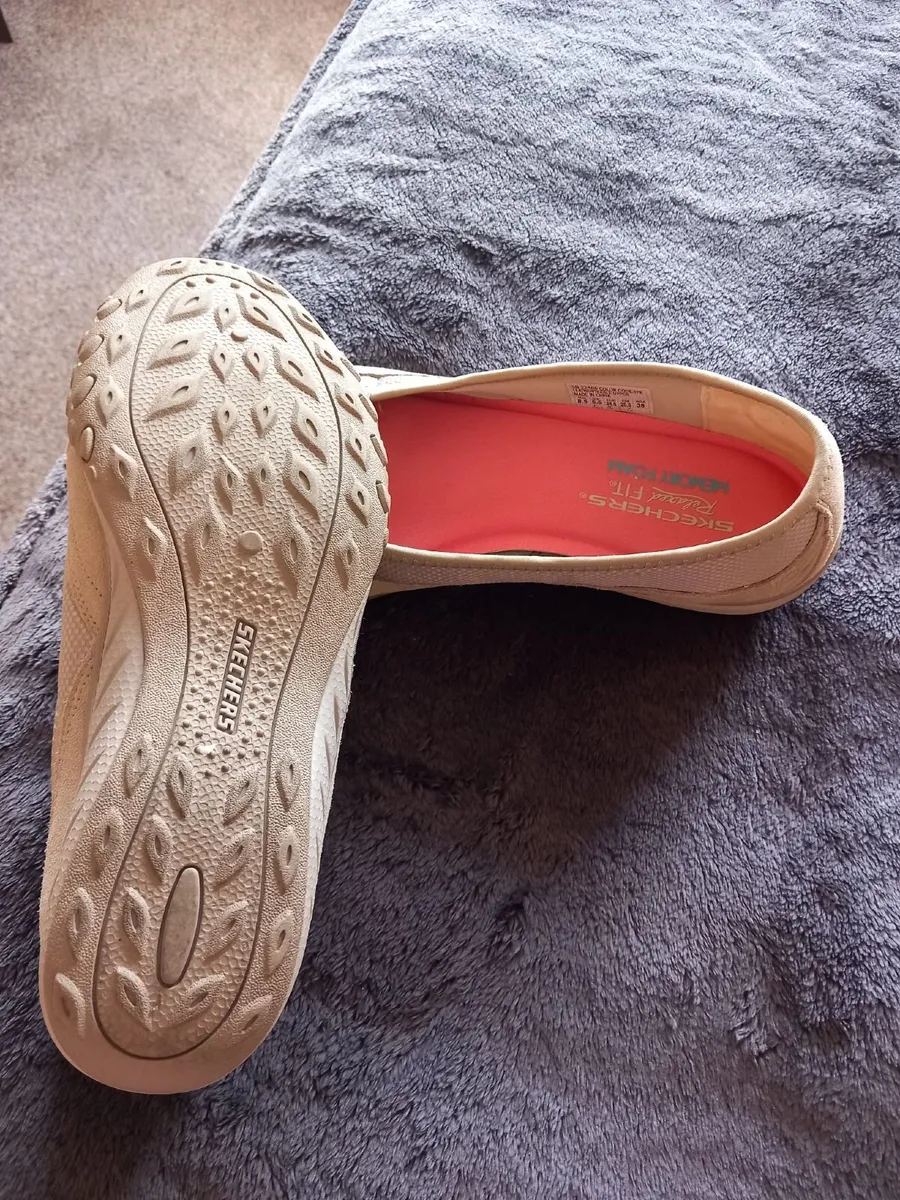 Skechers walking shoes - Image 3