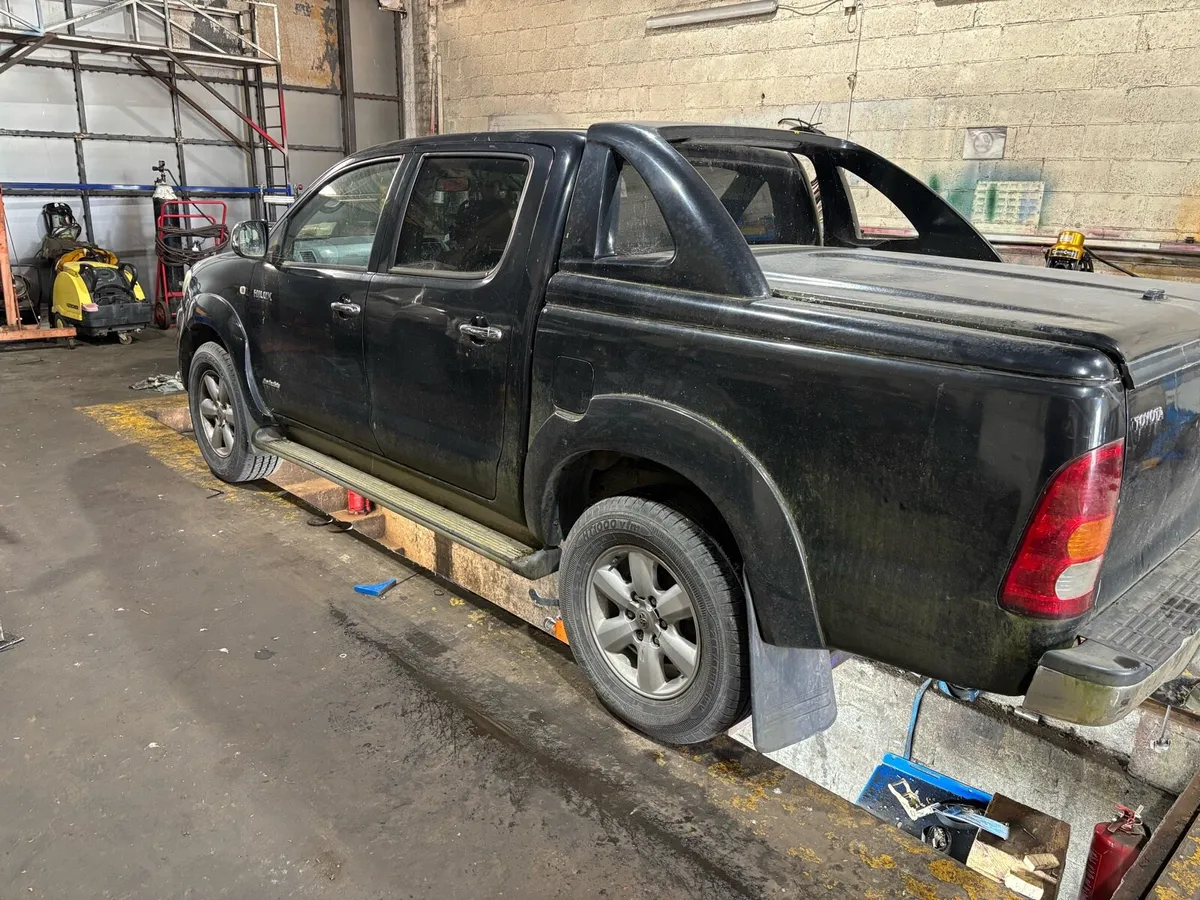Toyota hilux - Image 3