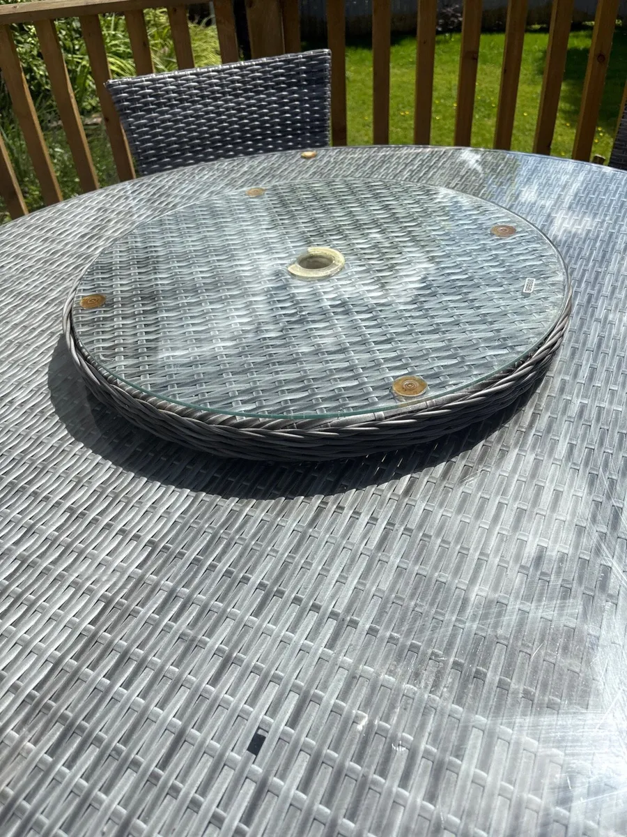 Rattan round dining set, glass top 6 chairs - Image 4