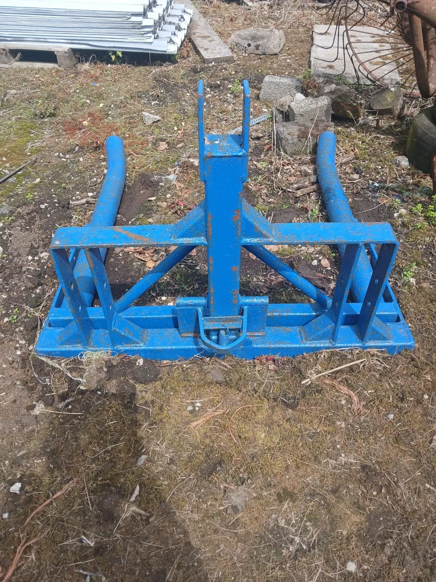 Bale lifter