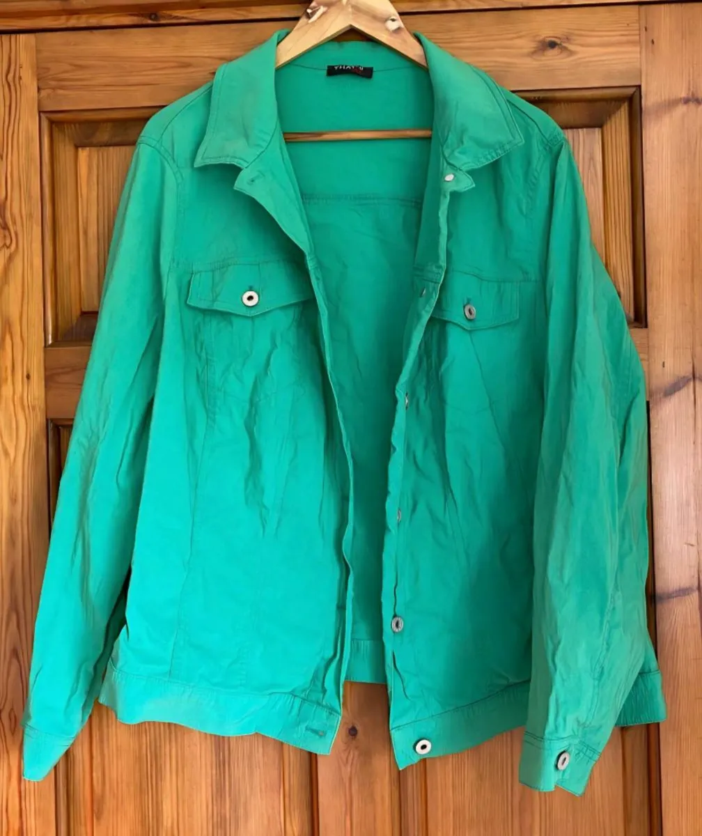 Selection of ladies jackets sz 28 - Image 4