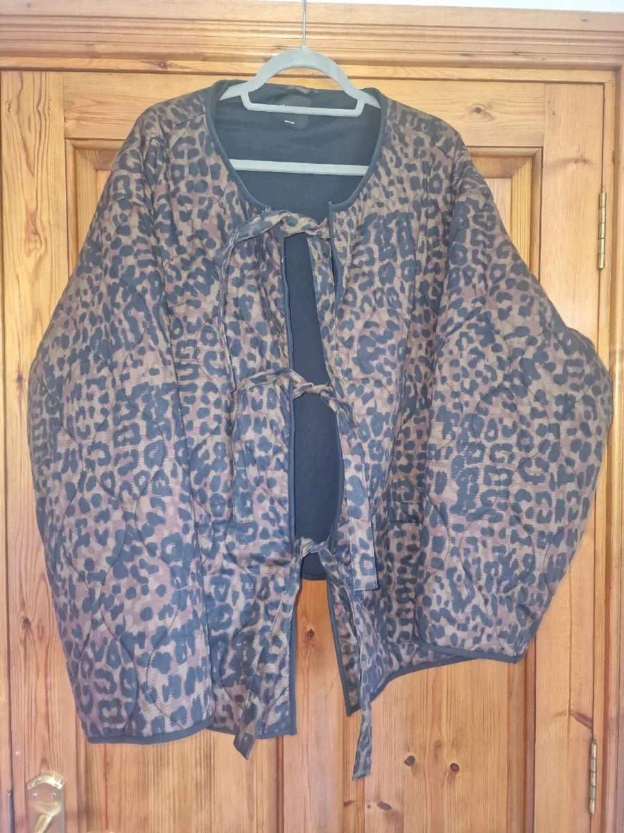Selection of ladies jackets sz 28 - Image 3