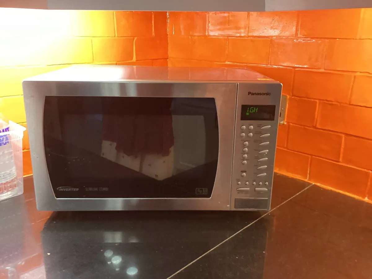 Microwave oven - Image 1