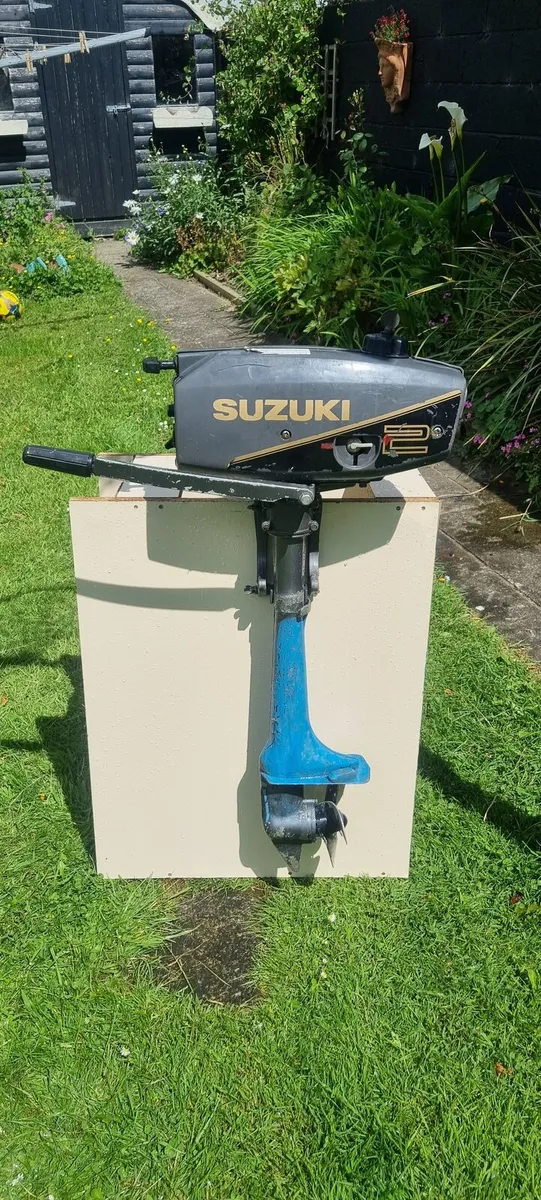 Suzuki 2hp 2-Stroke Outboard Motor – Lightweight & - Image 1