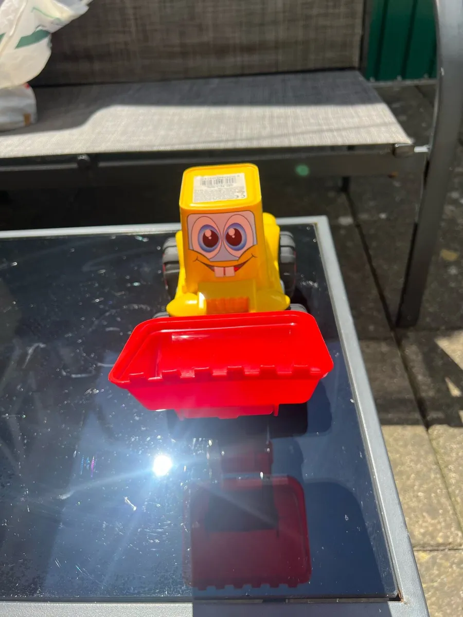 Child’s toy truck €5 - Image 1