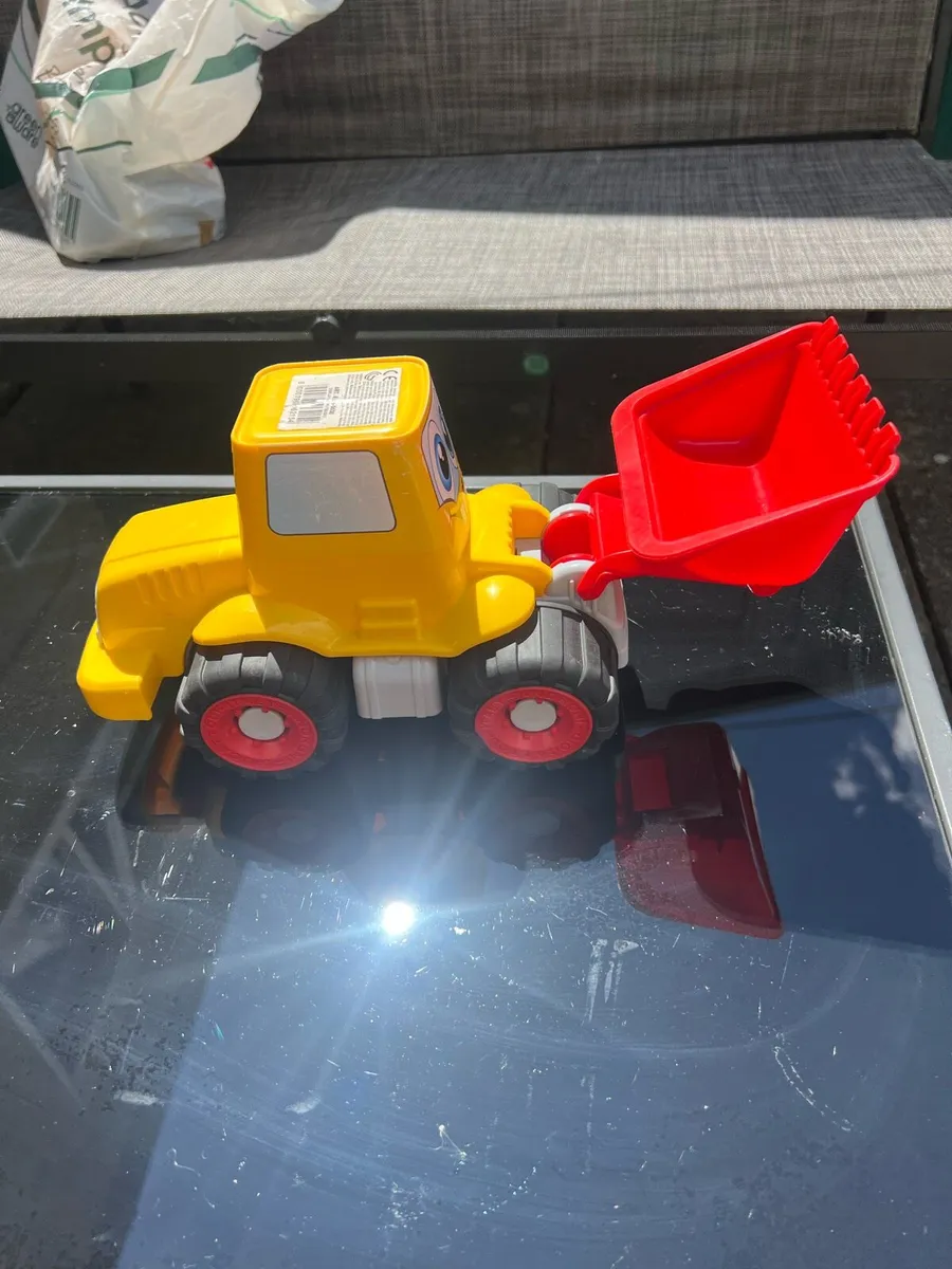 Child’s toy truck €5 - Image 2