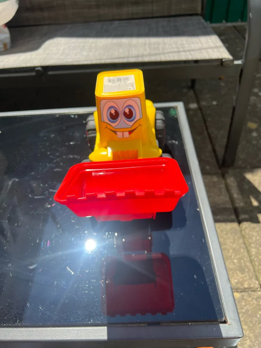 Child’s toy truck €5 - Image 3