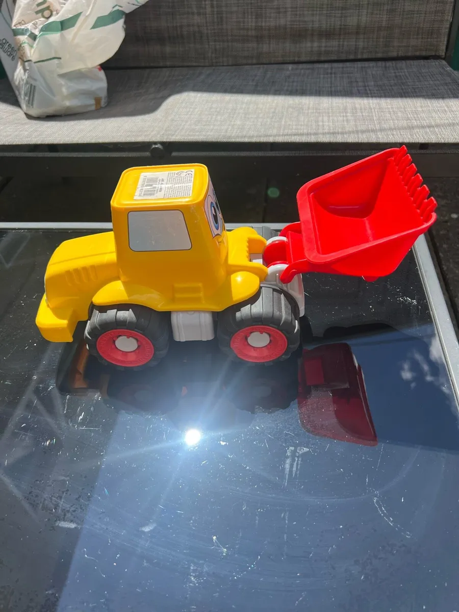 Child’s toy truck €5 - Image 4
