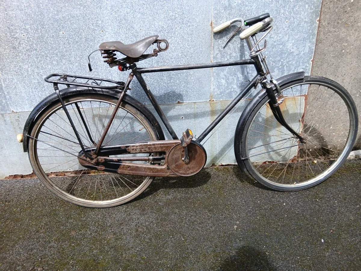 Vintage Men’s Raleigh Bicycle - Image 1