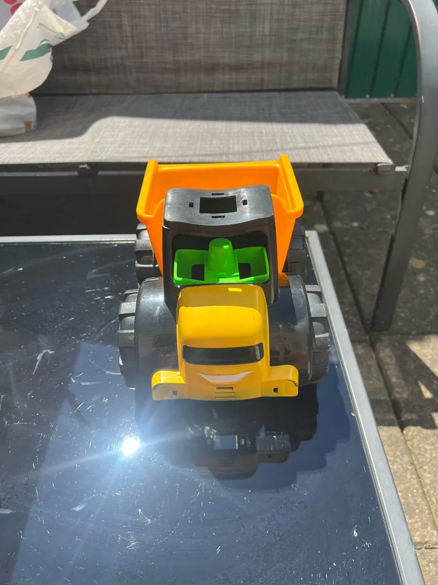 Boys toy truck €5 - Image 4