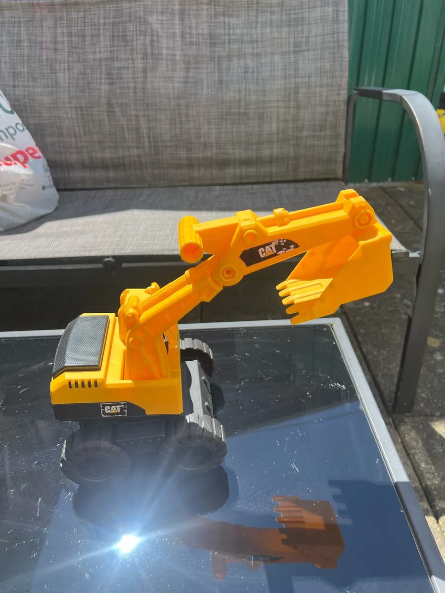 Boys toy truck €5 - Image 3