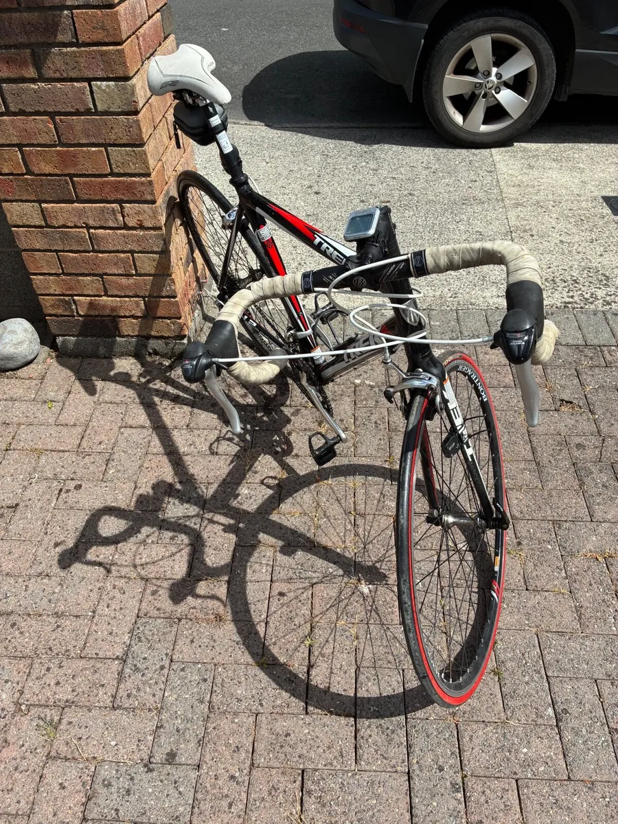 Trek 1.2 Road bike - Image 2